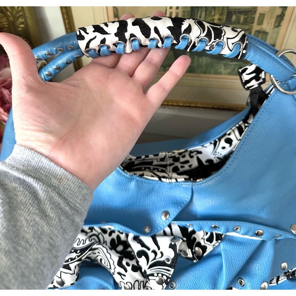 Large Blue hobo shoulder bag, features a distinctive tiered, ruffled design - Picture 4 of 8